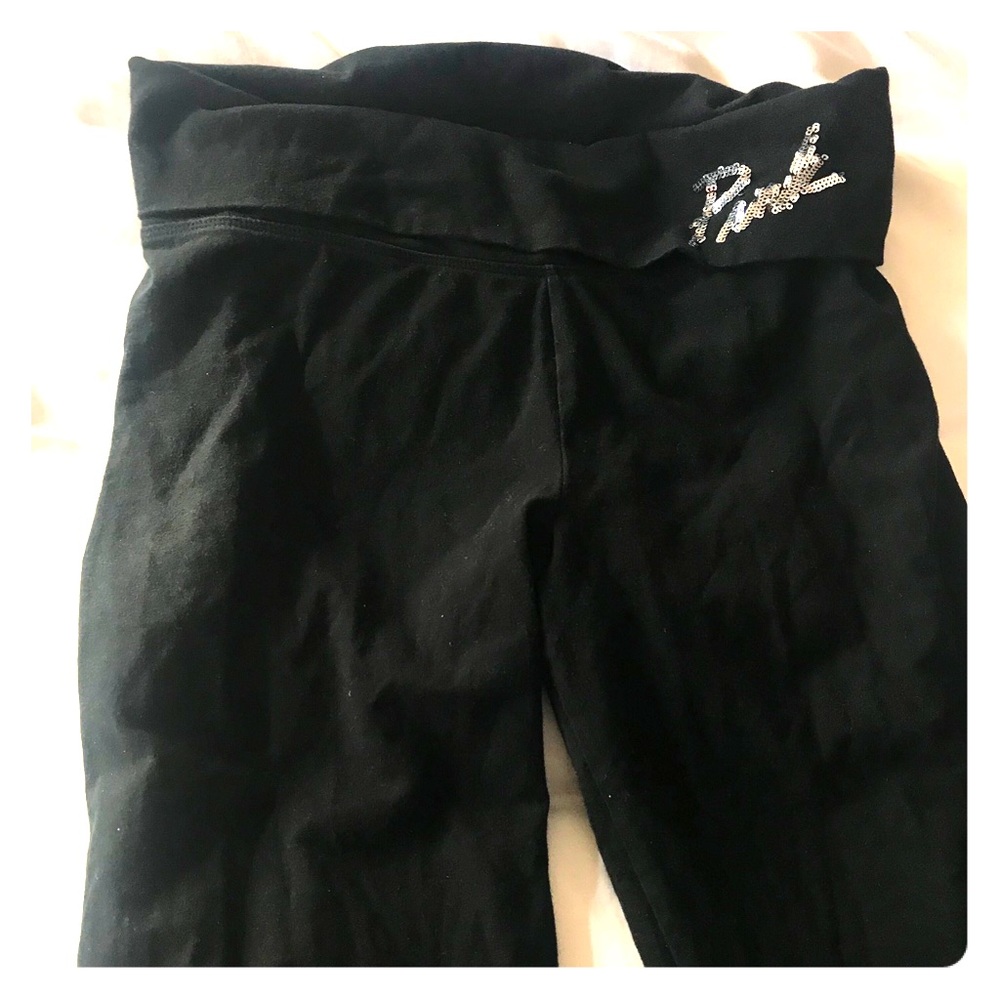 PINK VICTORIA SECRET - CAPRI YOGA PANTS ‼️
